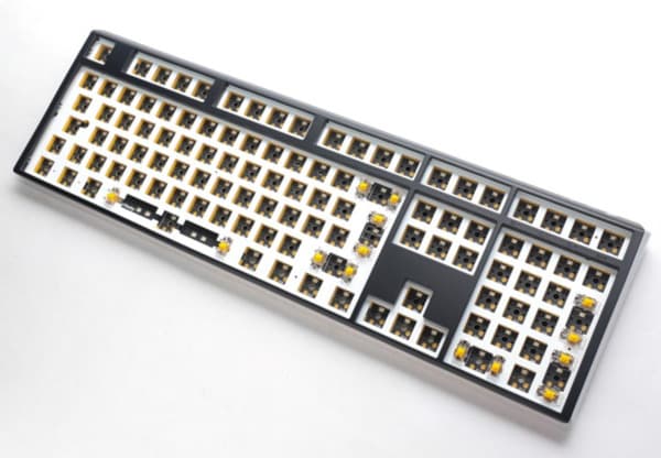 Ducky One 3 Barebone Full-size -mekaaninen pelinäppäimistö, musta