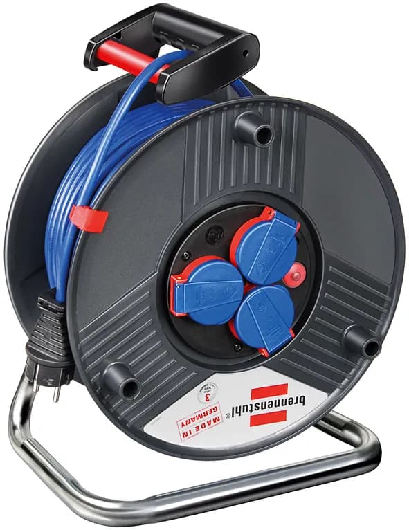 Brennenstuhl kabelvinda 3xCEE 7/4, 1xCEE 7/7, IP 44,brytare, 25m,svart