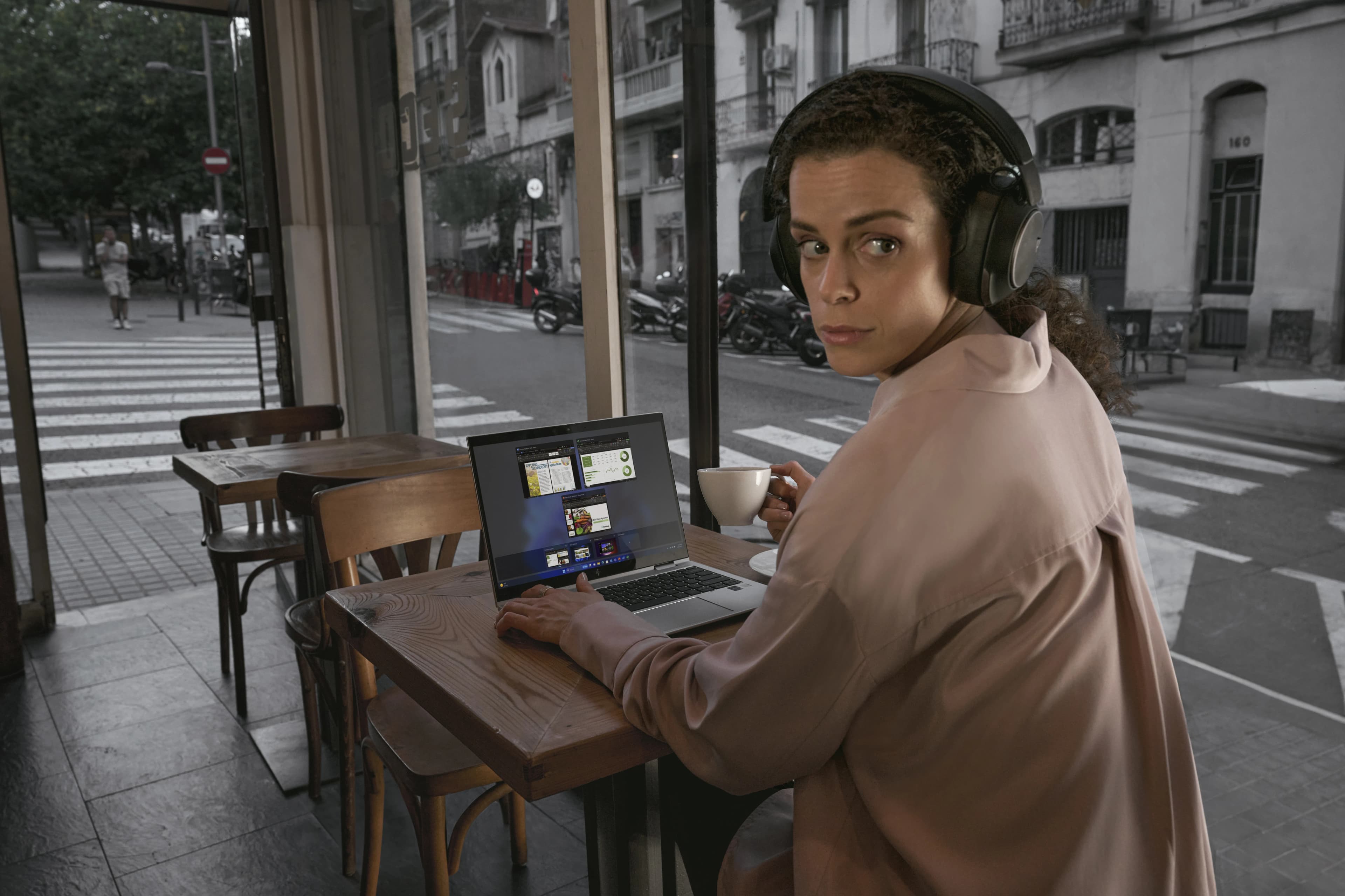 HP EliteBook 6 G1a 14"" Ryzen 7 250, 32 Gt, 512 Gt, Radeon 780M, Win 11 Pro -kannettava, hopea