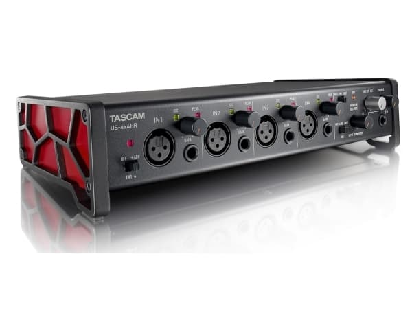 Tascam US-4X4HR -liitäntä äänen tallentamiseen
