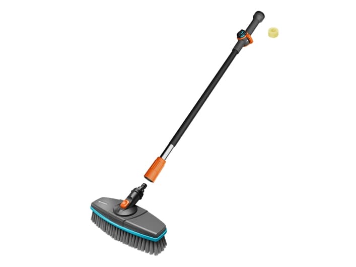 Gardena Cleansystem -pesupakkaus, jossa on kahva ja kova harja