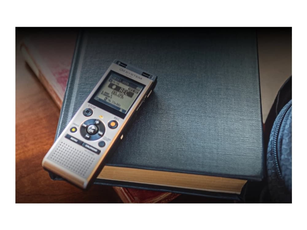 Olympus WS-882, 4GB hopea, sis. paristot (alkaliparistot)