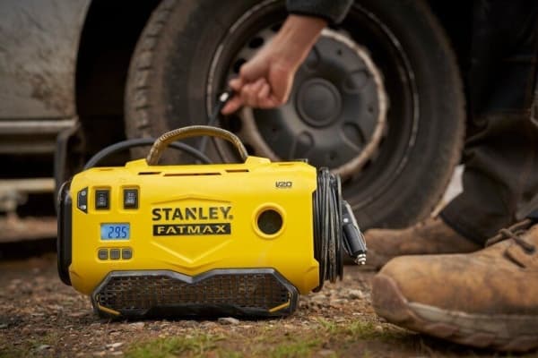 Stanley SFMCE520B 18V auton kompressori