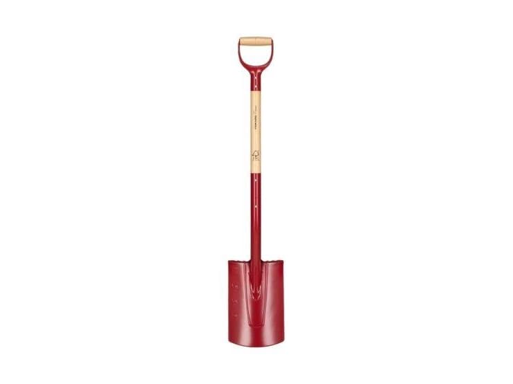 Fiskars puutarhalapio Classic - Pyöristetty terä booriterästä, lakattu kahva, FSC, L=106cm
