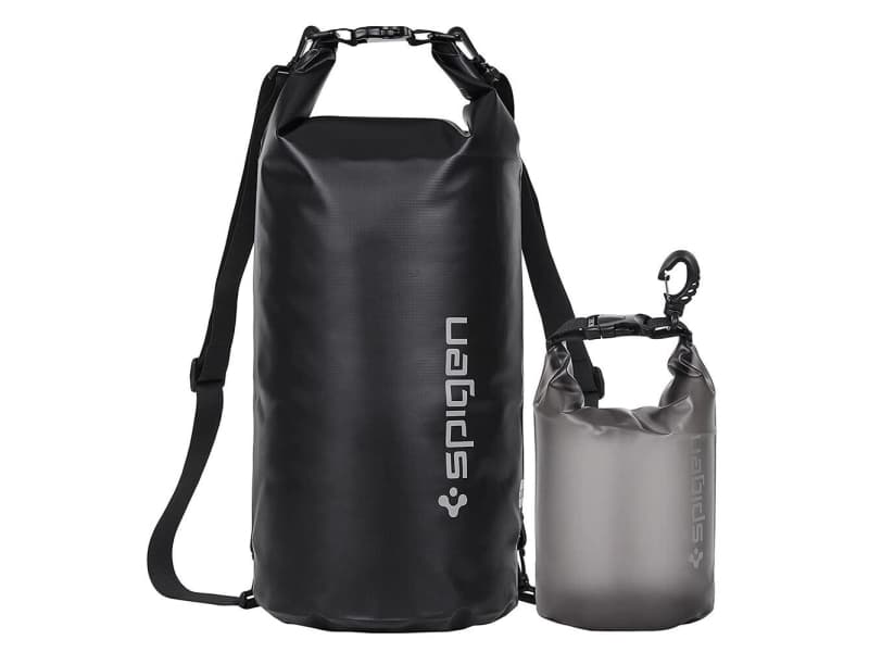 Spigen Universal Waterproof Bag A630 musta/musta kaksi universaalia vedenpitävää laukkua (20L ja 2L) AMP04534