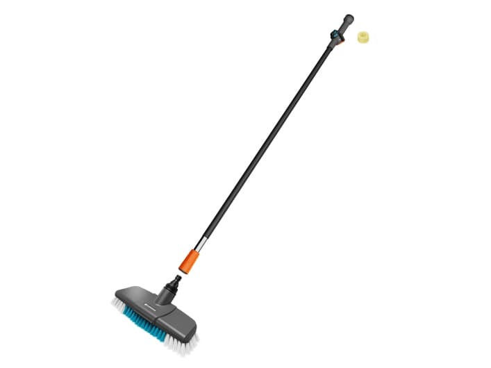 Gardena Cleansystem -pesupakkaus, jossa on kahva ja pehmeä harja