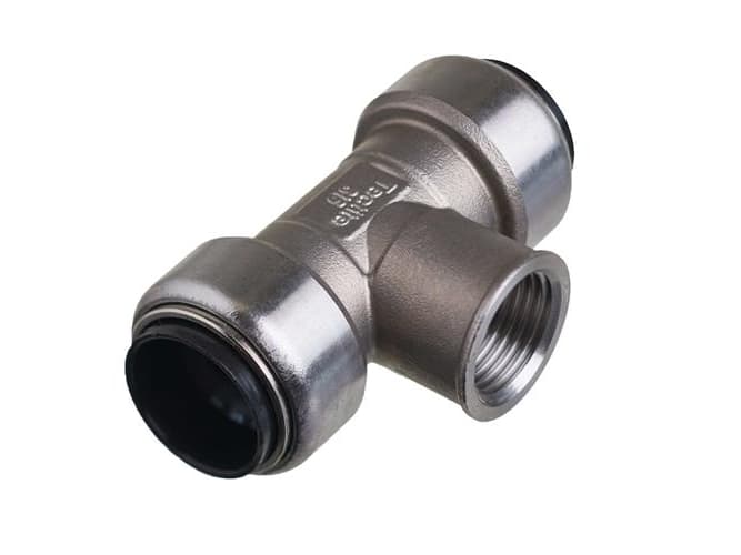 Tee 15-1/2""-15mm t/plug-in ruostumaton teräs